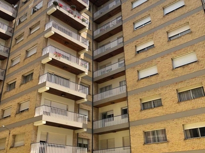 Venta Piso Lugo. Piso de cuatro habitaciones en Rúa Lopo Lías. A reformar segunda planta plaza de aparcamiento con balcón calefacción central
