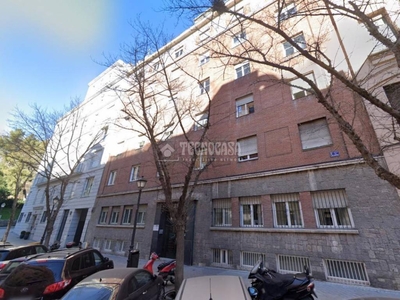 Venta Piso Madrid. Piso de cuatro habitaciones en Calle Cadarso 16. Quinta planta calefacción central