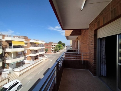 Venta Piso San Javier. Piso de tres habitaciones en Calle Santigo de la Ribera. Buen estado segunda planta con balcón