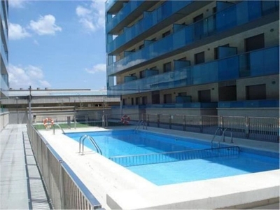 Alquiler de piso en calle De la Constitución de 1 habitación con terraza y piscina