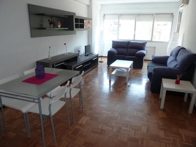 Alquiler de piso en calle Lope de Rueda de 4 habitaciones con terraza y muebles