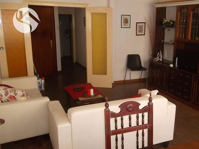 Alquiler de piso en Centro - Cuenca de 4 habitaciones con muebles y calefacción