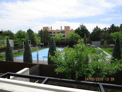Alquiler de piso en El Soto de la Moraleja de 3 habitaciones con terraza y piscina