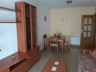 Alquiler de piso en Puerta de Cuartos - Avda. de Portugal de 2 habitaciones con garaje y muebles