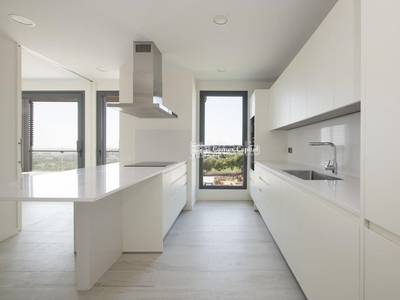 Alquiler piso con 3 habitaciones con ascensor, parking, piscina, calefacción y aire acondicionado en Esplugues de Llobregat