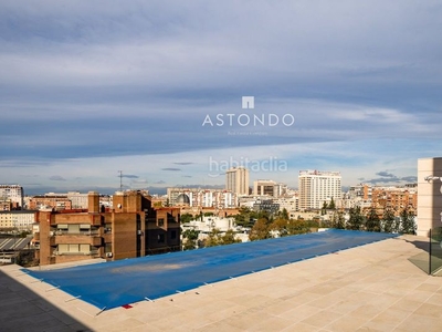 Alquiler piso en el barrio de hispanoamérica se alquila piso en obra nueva de tres habitaciones y tres baños, con piscina y garaje. piso muy luminoso y con amplias estancias en Madrid