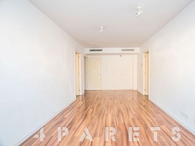 Alquiler piso impecable piso de 3 habitaciones con garaje y piscina en la havana en Mataró