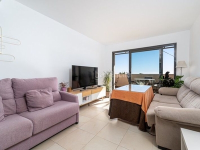 Apartamento bonito y luminoso piso con increíbles vistas al mar. en Benalmádena