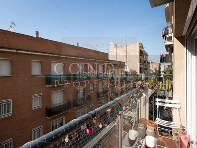 Apartamento en carrer de tapioles increíble piso de 3 habitaciones con 2 terrazas y parking en Barcelona