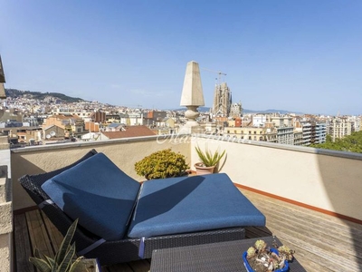 Ático impresionante ático con piscina y vistas 360 sobre la ciudad en el eixample derecho en Barcelona