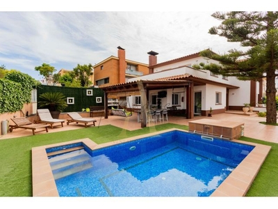 Casa centrica con piscina en Vilanova