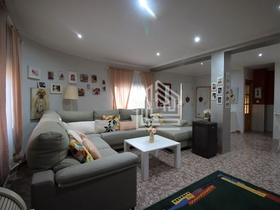 Casa con 4 habitaciones con piscina y aire acondicionado en Riba - roja de Túria