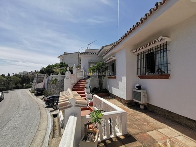Casa en calle guadalquivir 3 casa con 2 habitaciones con parking, piscina, calefacción, aire acondicionado y vistas al mar en Benalmádena