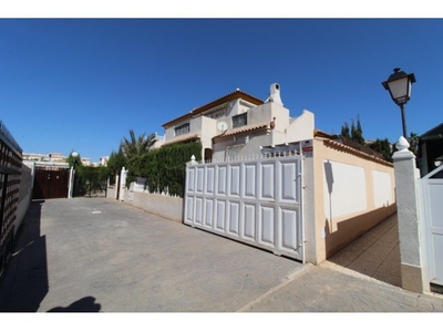 CHALET CON VISTAS A LA PLAYA