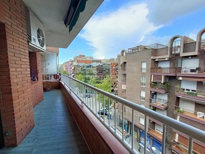 Dúplex con 3 habitaciones con parking, calefacción y aire acondicionado en Barcelona