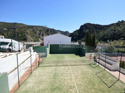 Piso apartamento en urbanización en el pueblo pintoresco de benahavis. en Benahavís