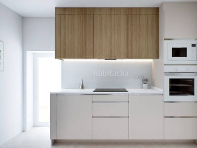 Piso con 3 habitaciones con aire acondicionado en Sevilla