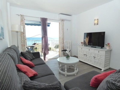 Piso de 3 dormitorios en primera linea de playa con terraza frontal al mar en Fuengirola