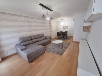 Piso en alquiler en Centro - Burgos de 2 habitaciones con garaje y muebles