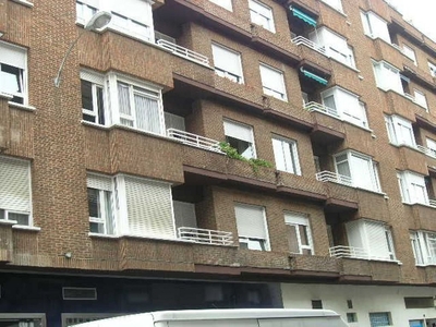 Piso en alquiler en Centro - Vitoria-Gasteiz de 4 habitaciones con terraza y garaje