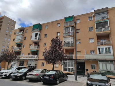 Piso en alquiler en Estación-Manantiales de 3 habitaciones con muebles y balcón