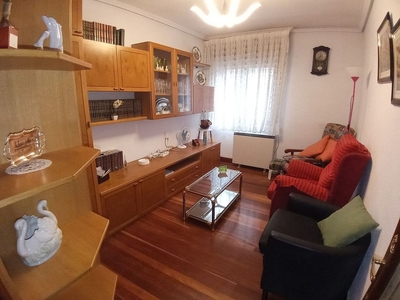 Piso en venta en Santurtzi de 2 habitaciones con calefacción y ascensor