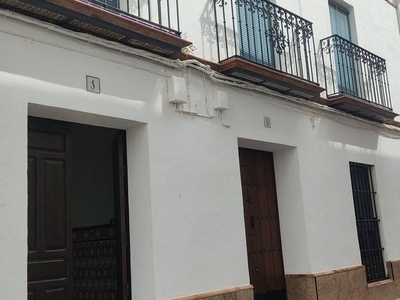 Venta Casa adosada en Calle Hermanas de la Cruz s/n Carmona. Buen estado 228 m²