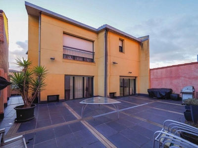 Venta Casa adosada en Majuelo 9 Santovenia de Pisuerga. Con terraza 324 m²