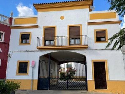 Venta Casa adosada en Sevilla 76 Carmona. Buen estado con balcón 126 m²