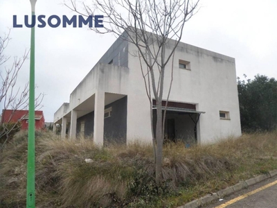 Venta Casa unifamiliar en Calle Espinela Chiva. A reformar con terraza 324 m²