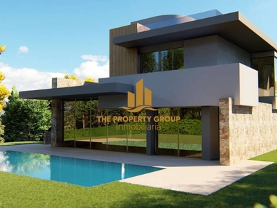 Venta Chalet en Urbanización Santa Clara Golf Marbella. Nueva plaza de aparcamiento con terraza 615 m²