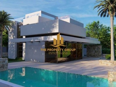 Venta Chalet en Urbanización Santa Clara Golf Marbella. Nueva plaza de aparcamiento con terraza 611 m²