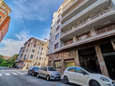 Venta de piso en calle De Emilio Arrieta de 7 habitaciones con terraza y balcón