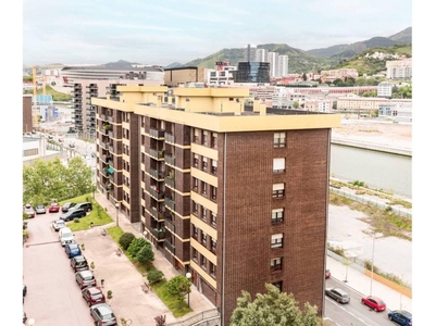 Venta Piso Bilbao. Piso de cuatro habitaciones en Avenida Madariaga 75. A reformar séptima planta con terraza