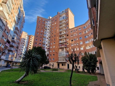 Venta Piso Bilbao. Piso de tres habitaciones en Plaza Eliseo Migoya 18. Primera planta con terraza