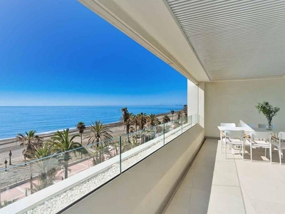 Venta Piso Estepona. Piso de cuatro habitaciones Con terraza