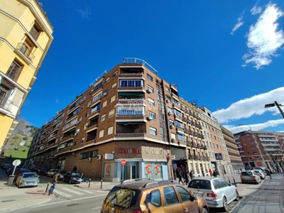 Venta Piso Madrid. Piso de dos habitaciones en C/Eduardo Benot 2. Entreplanta plaza de aparcamiento con terraza calefacción central