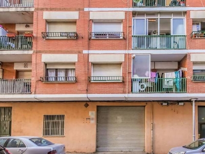 Venta Piso Tarragona. Piso de cuatro habitaciones en Carrer Cinc 53. Buen estado tercera planta con terraza calefacción individual