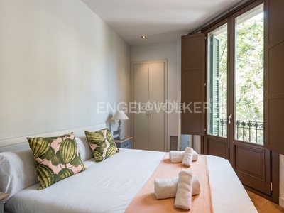 Alquiler apartamento excelente piso temporal amueblado en zona premium en Barcelona