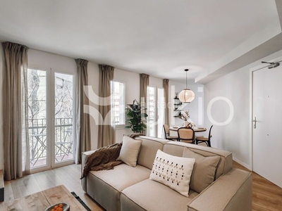 Alquiler apartamento piso de 3 dormitorios con balcón en eixample esquerra en Barcelona