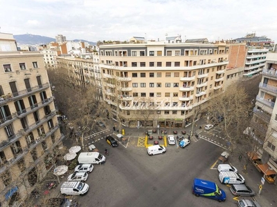 Alquiler ático dúplex con terraza en la zona de Sant Antoni en Barcelona