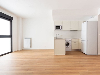 Alquiler de piso en calle Navas de Tolosa de 1 habitación con terraza y calefacción