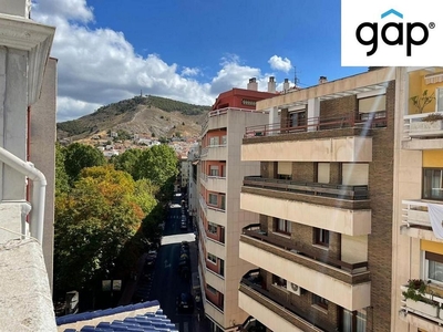 Alquiler de piso en Centro - Cuenca de 4 habitaciones con terraza y muebles