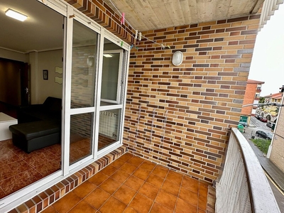 Alquiler de piso en Laredo de 2 habitaciones con terraza y garaje