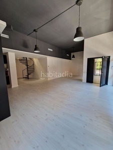Alquiler dúplex con 2 habitaciones con calefacción y aire acondicionado en Barcelona