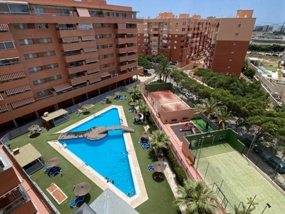 Alquiler Piso Almería. Piso de dos habitaciones en Arbol Del Caucho. Con terraza