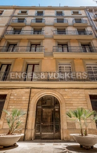 Alquiler piso apartamento totalmente equipado con terraza al lado del macba en Barcelona