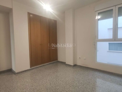 Alquiler piso con 2 habitaciones con ascensor y aire acondicionado en Valencia