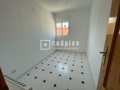 Alquiler piso con 3 habitaciones en Ventas Madrid