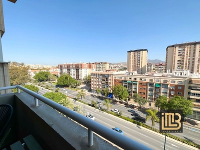 Alquiler piso con 4 habitaciones amueblado con ascensor, parking, calefacción, aire acondicionado y vistas a la montaña en Málaga